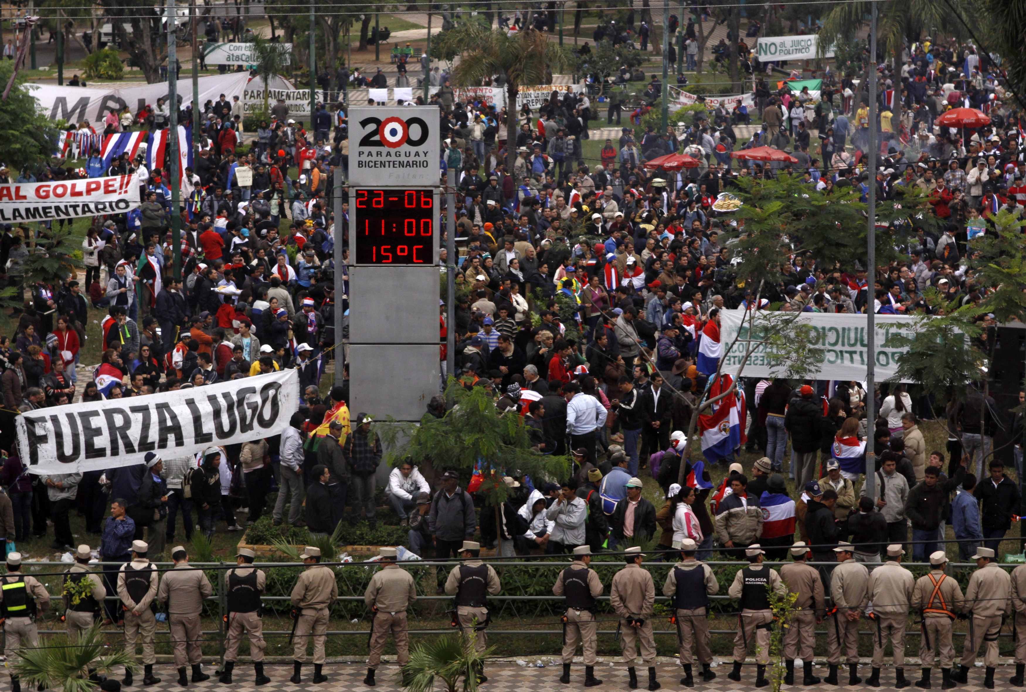 Συγκρούσεις και δακρυγόνα στους δρόμους της Παραγουάης