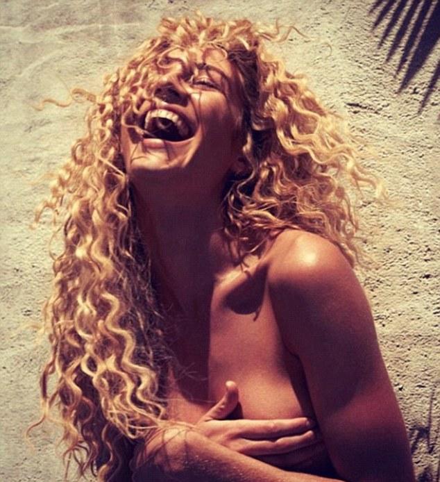 Η Candice είναι ευτυχισμένη και… τα δείχνει