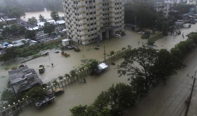 Πλημμύρες σαρώνουν το Μπαγκλαντές