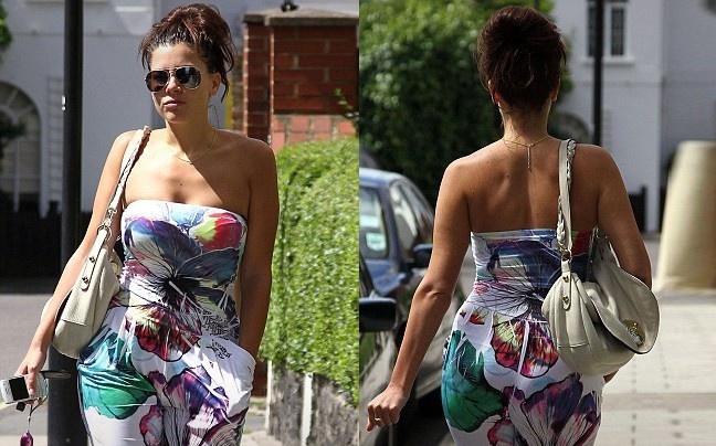 Καμαρωτή-καμαρωτή περπατάει η Imogen Thomas