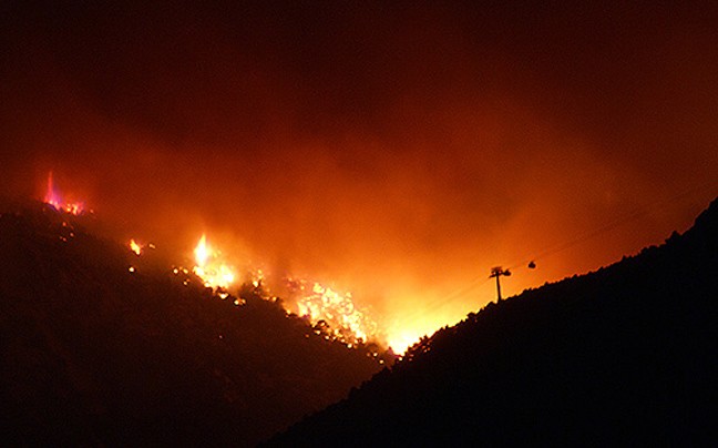 Συνεχίζεται η μάχη με τις φλόγες στο Ζευγολατιό