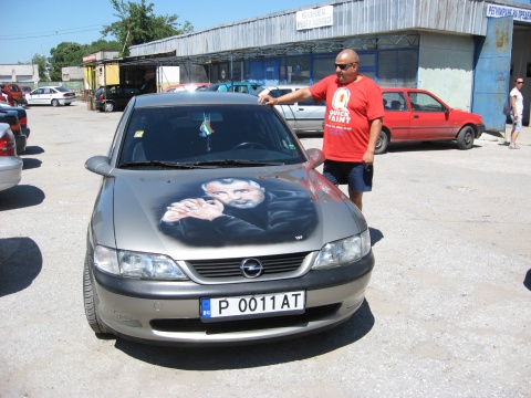 Ο Μπορίσοφ έγινε… καπό αυτοκινήτου!