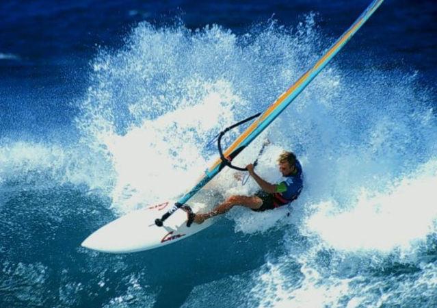 Δωρεάν μαθήματα windsurfing στη Βόλβη