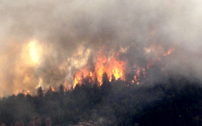 Σκληρή μάχη με τις φλόγες στο Κολοράντο