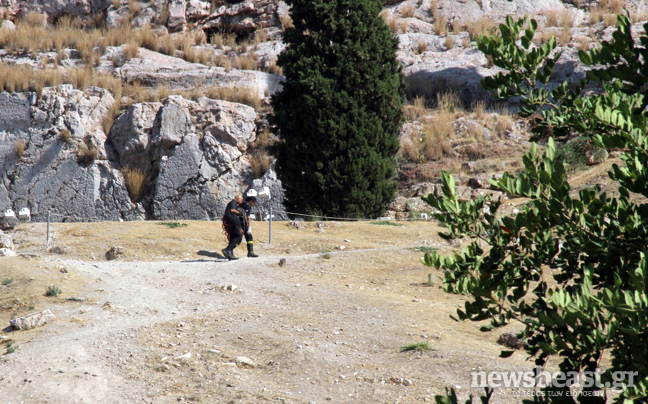 Έπεσε από την Ακρόπολη ένας 42χρονος άντρας