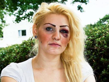Την έδειρε επειδή πανηγύρισε το γκολ του Σαμαρά…