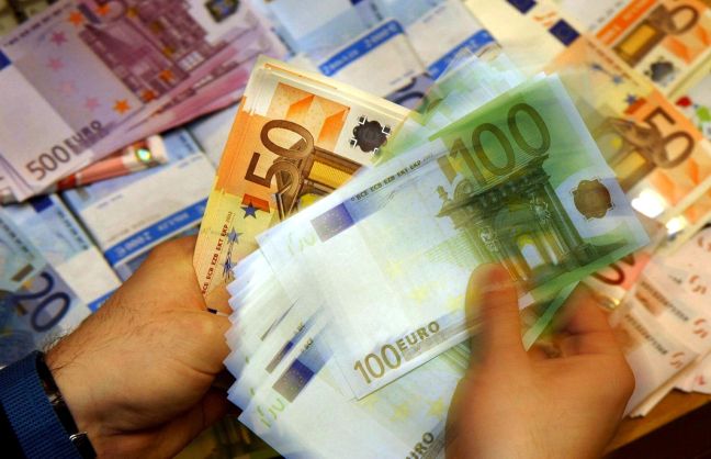 Στο φόρο ακίνητης περιουσίας ο 13ος μισθός των Ιταλών