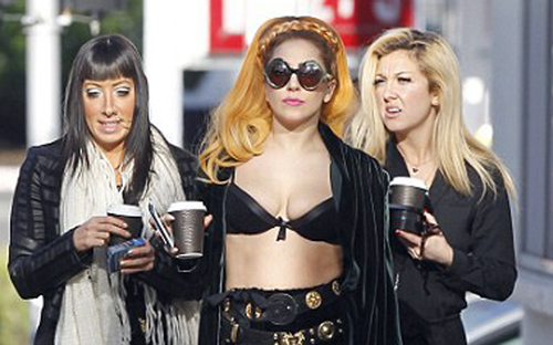 Με το σουτιέν η Lady Gaga