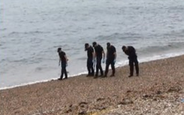 Μαθητές βρήκαν ακέφαλο πτώμα σε παραλία