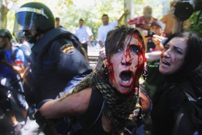 Αιματηρά επεισόδια σε πορείες στη Μαδρίτη