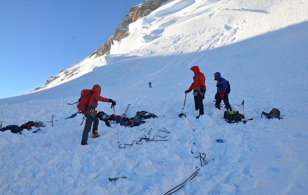 Τουλάχιστον τέσσερις νεκροί από πτώση χιονοστιβάδων στις ελβετικές Άλπεις