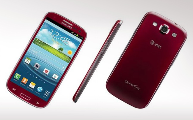 To Samsung Galaxy S III βάζει τα… κόκκινα