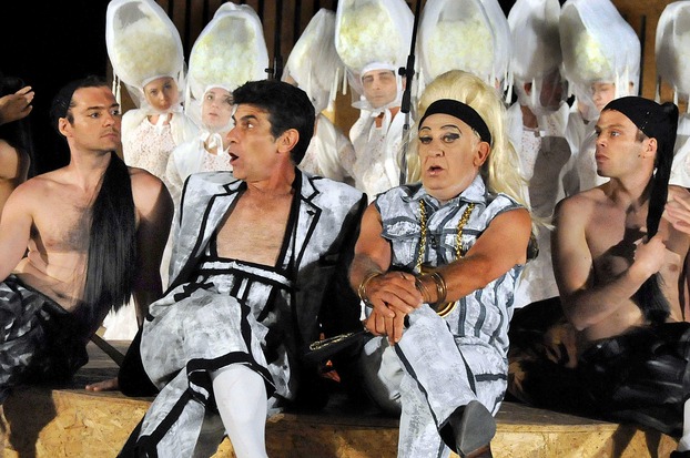 Οι «Νεφέλες» περιοδεύουν
