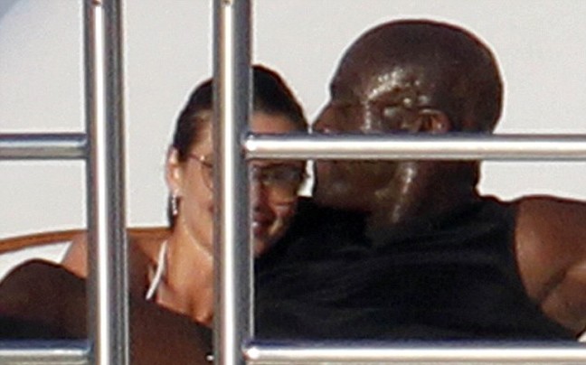 Με δίμετρη καλλονή ο Seal