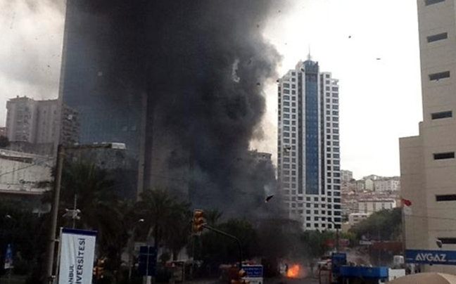 Στις φλόγες ουρανοξύστης στο κέντρο της Κωνσταντινούπολης