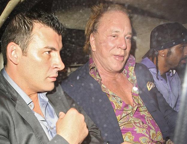 Αγνώριστος ο Mickey Rourke