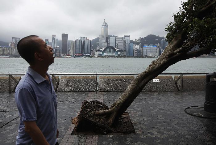 Φονικός τυφώνας σάρωσε το Χονγκ Κονγκ