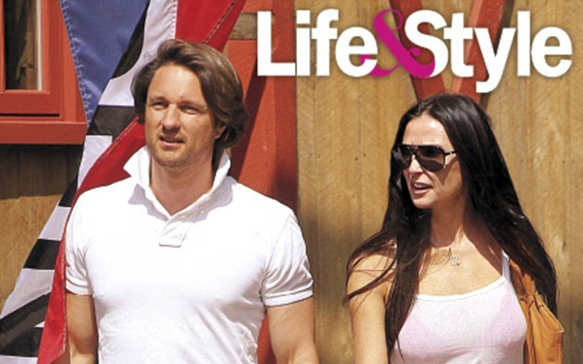 Με toyboy τώρα και η Demi Moore