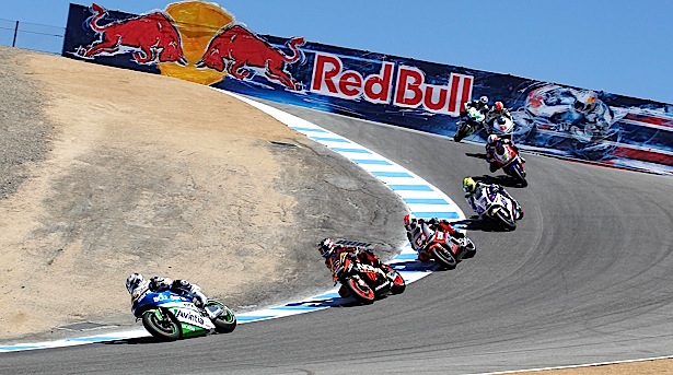 Ο Stoner ρίσκαρε και πήρε τη νίκη στη Laguna Seca