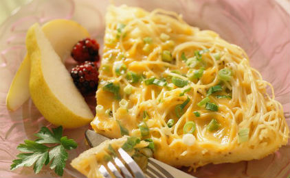 Ομελέτα με ζυμαρικά και τυρί