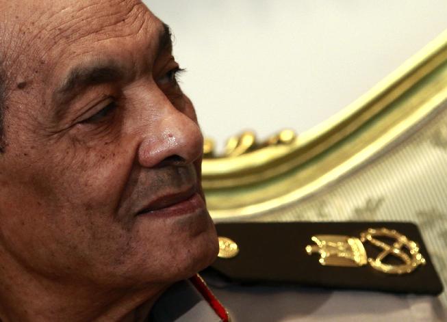 Υπουργός του Μουμπάρακ παραμένει στην κυβέρνηση της Αιγύπτου