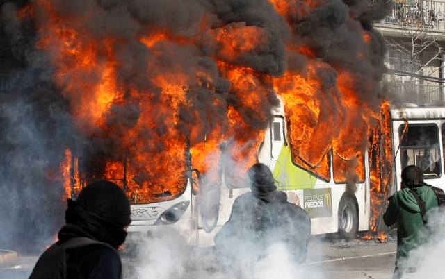 Φρικτός θάνατος για 52 ανθρώπους μέσα σε φλεγόμενο λεωφορείο