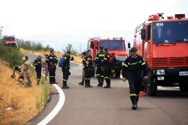 Σε εξέλιξη φωτιά στον Ριγανόκαμπο Πάτρας