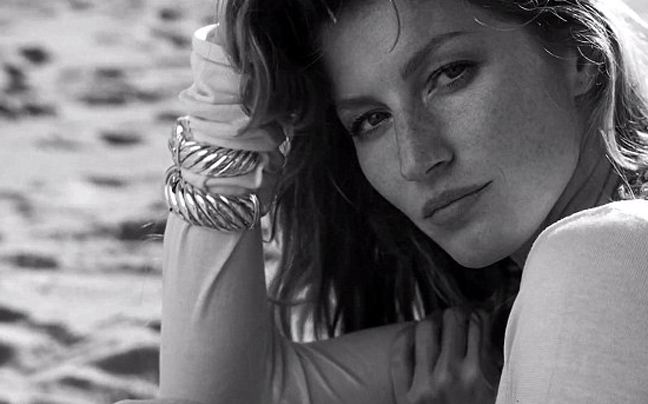 Η Gisele φωτογραφίζεται για τη συλλογή εσωρούχων της