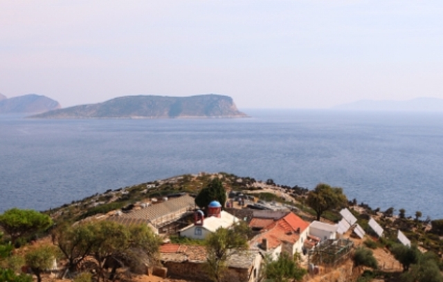 Θρησκευτικότητα και απέραντο γαλάζιο