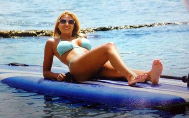 Η Έλενα Παπαβασιλείου τραβάει κουπί…