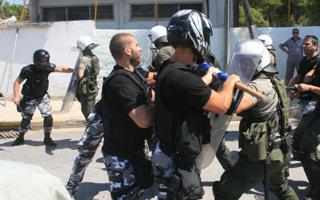 Συμπλοκές των ΜΑΤ με μέλη της Χρυσής Αυγής