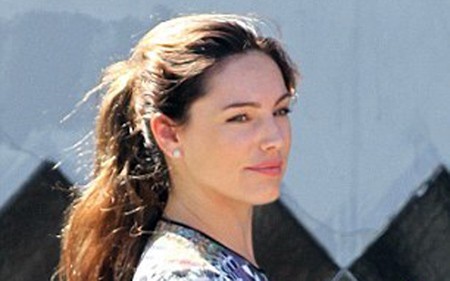 Η Kelly Brook διαθέτει κορμί&#8230; όχι αστεία