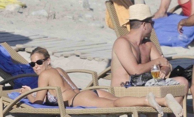 Η Bar Rafaeli έχει αναστατώσει για τα καλά τη Μύκονο