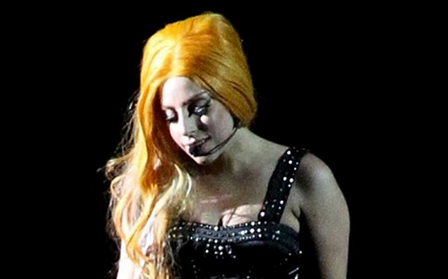 Η Lady Gaga έδειξε τα οπίσθιά της
