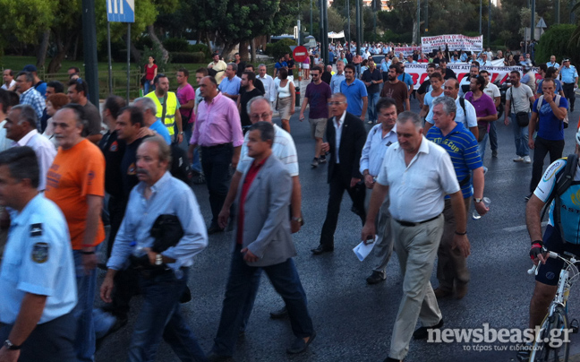 Στο υπουργείο Οικονομικών η πορεία των ένστολων