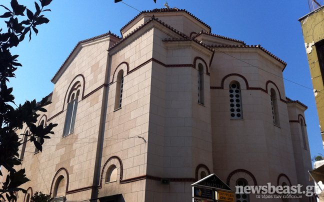 Κηδεύεται αυτή την ώρα ο ιερέας που εκτελέστηκε