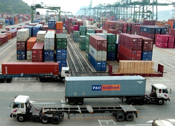 Κατά 3,7% μειώθηκαν οι εξαγωγές το Δεκέμβριο