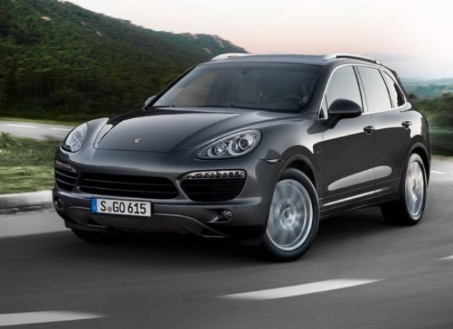 Ανακαλούνται 22.000 Porsche Cayenne και Macan