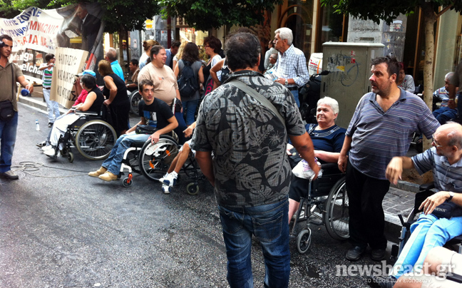 Δύο συγκεντρώσεις σε εξέλιξη έξω από το υπ. Οικονομικών