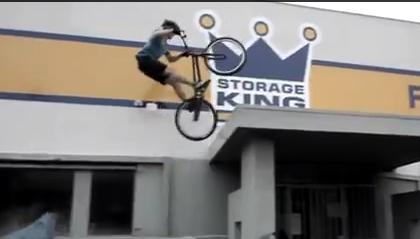 Όταν το parkour… συναντά το πετάλι
