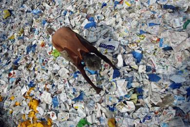 Οι Ινδοί απαγορεύουν και την παραγωγή πλαστικών σακούλων
