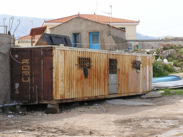 Συλλήψεις για παρεμπόριο στον Ασπρόπυργο