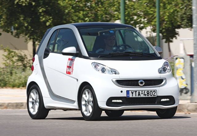 Ανακαλούνται οχήματα Smart fortwo και Nissan Tiida