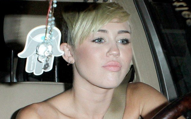 Παιχνίδια του φακού για την&#8230; παιχνιδιάρα Miley Cyrus