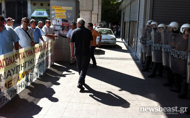 Σε κλοιό διαδηλωτών το κέντρο