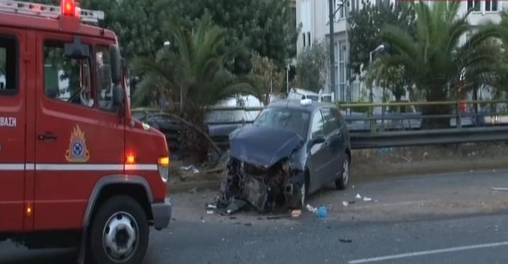 Μετ’ εμποδίων η κυκλοφορία στη Συγγρού λόγω τροχαίου