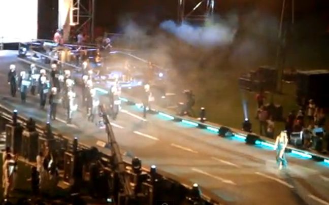 Τα… ΜΑΤ χόρεψαν στο ρυθμό του «Ερωτεύτηκα»