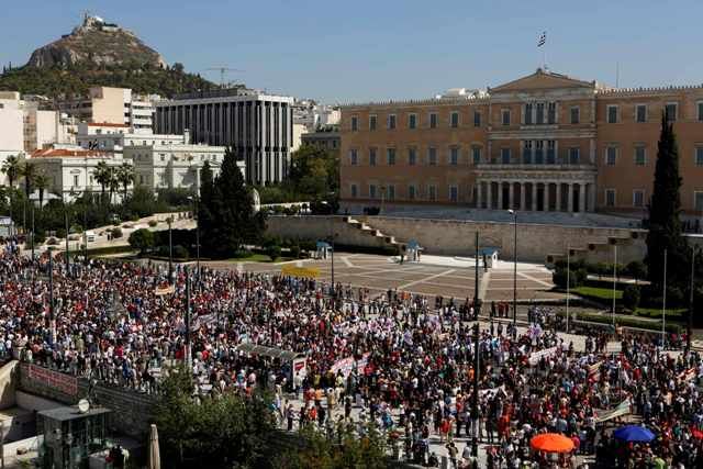 Στους δρόμους για τα σκληρά μέτρα