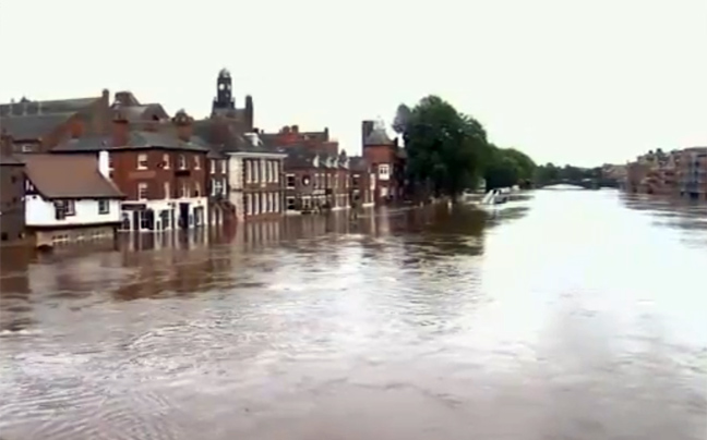Νέες πλημμύρες απειλούν τη Βρετανία