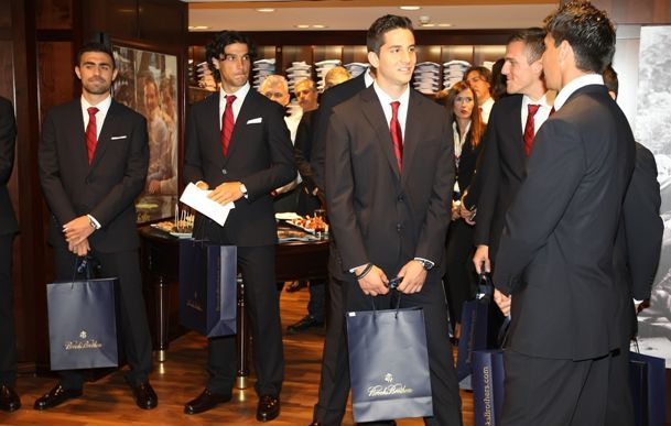 Ο Ολυμπιακός ντύνεται στην Brooks Brothers